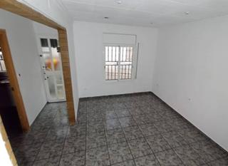 Casa adossada a Poble Nou. Oportunidad casa a