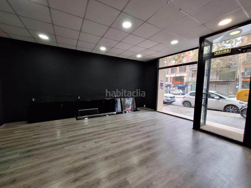 Foto 8bae58c3-4371-43e3-aa3b-a4371d2f0e70. Local comercial novafinques pone a la venta este local en Sabadell