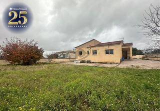 Casa a Aiguamúrcia. Exclusiva casa a cuatro vientos, toda en planta, con amplio terr