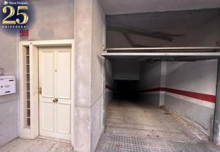 Aparcament cotxe a Centre. Disponible plaza de parquing