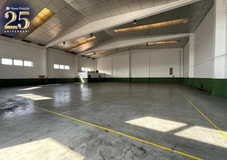 Bâtiment à usage industriel  Carrer carrer de capcir. Enorme nave esquinera en alquiler en castellar del valles