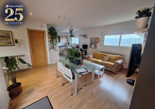 Édifice à El Racó-Sant Feliu del Racó. Edificio con vistas panoramicas con inquilinos