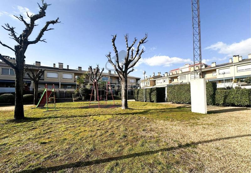 Foto 4b533915-fbd2-4307-8a3c-b8c9400c91e3. Casa amb calefacció aparcament piscina a Can Serra Barberà del Vallès