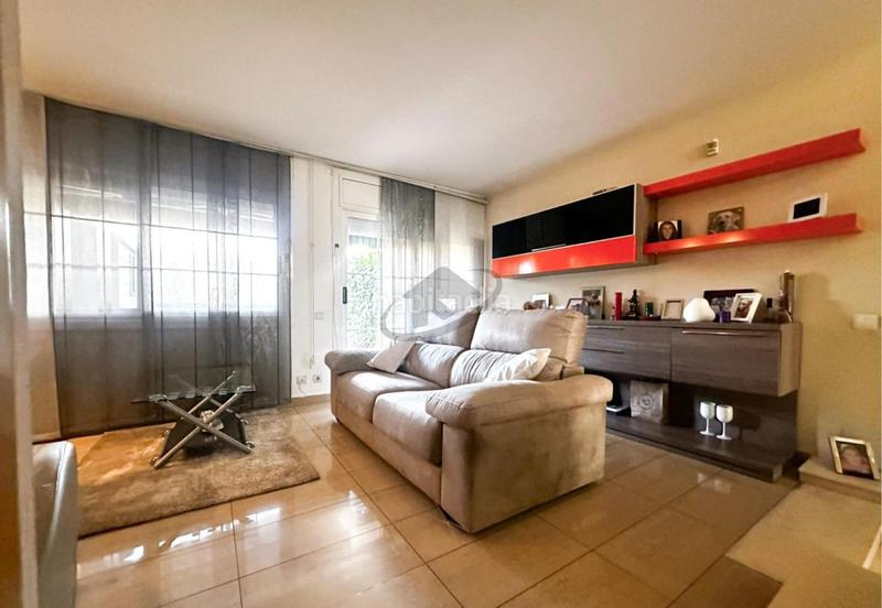 Foto 5341b017-d86e-4a9f-9402-3694a4f1e925. Casa amb calefacció aparcament piscina a Can Serra Barberà del Vallès