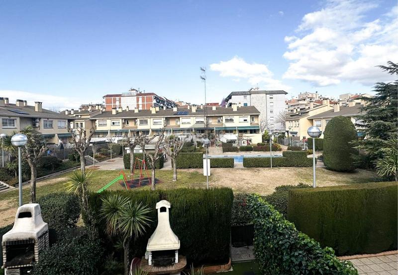 Foto 6909bf23-ef8b-4528-b1fb-53875afc6e69. Casa amb calefacció aparcament piscina a Can Serra Barberà del Vallès