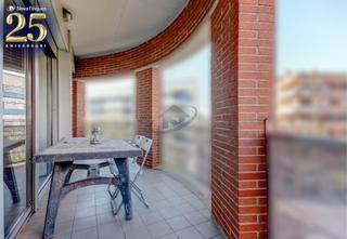 Appartement à Parc Central. Amplio piso con gran balcón en finca seminueva con piscina.  inc