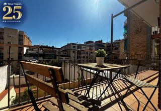 Pis a Centre-Eixample-Can Llobet. Piso seminuevo con gran balcn en paseo dr moragas con parking y