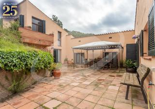 Masia a Airesol. Exclusiva casa  a 4 vientos de 5 hab 336 m2 y parcela de 2.159 m