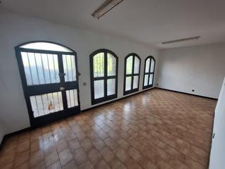 Casa adossada a Sant Llorenç Savall. Casa con garaje y 4 habitaciones