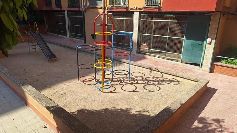 Foto 0ca1e275-acf2-4b00-9052-5aa7d7277ca3. Piso propiedad que cuenta con ascensor y área comunitaria. en Sabadell
