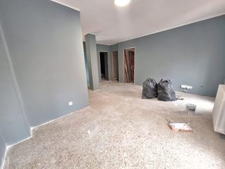 Pis a Creu de Barberà. Propiedad que cuenta con ascensor y área comunitaria.