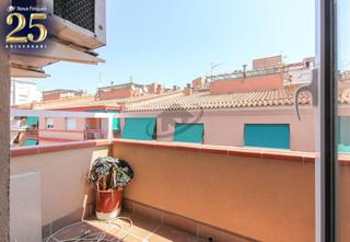 Pis a Centre-Eixample-Can Llobet. Amplia y cntrica vivienda con balcn y ascensor.
