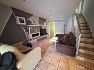 Maison à Poble - Casc Antic. Casa en dos plantas con piscina