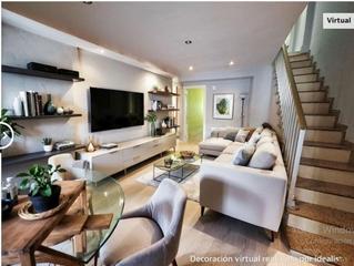 Casa a Poble - Casc Antic. Casa en dos plantas con piscina