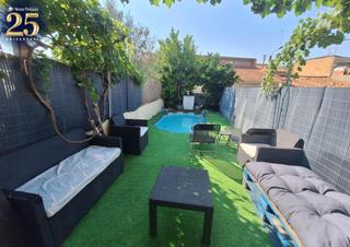 Casa a Poble - Casc Antic. Casa en dos plantas con piscina