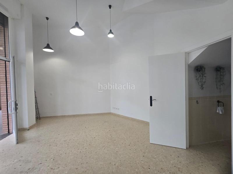 Foto 00bd0986-f4bb-4ffe-aba1-9b081faabd0a. Alquiler local comercial  en zona peatonal en Castellar del Vallès