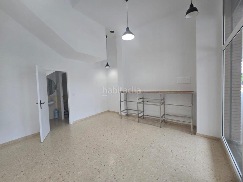Foto d4de9f63-1d36-4481-802f-f6f114942cbc. Alquiler local comercial  en zona peatonal en Castellar del Vallès