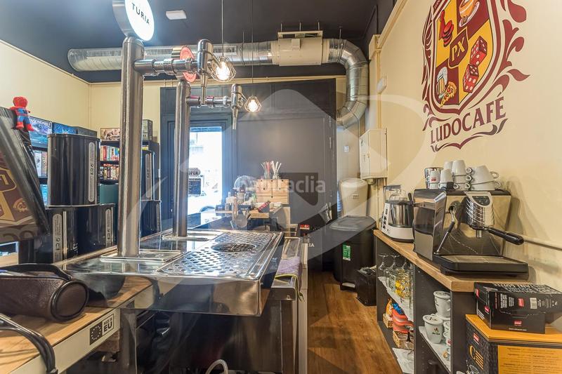 Foto bfc786d7-a488-4985-af38-8ae048ee0303. Traspaso local comercial traspaso barcafetería en eix macià en Sabadell