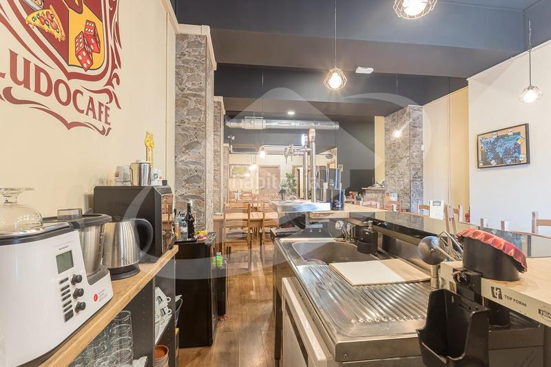 Foto d3b06c24-c042-4e0e-969d-76f6922d9c04. Alquiler local comercial traspaso barcafetería en eix macià en Sabadell