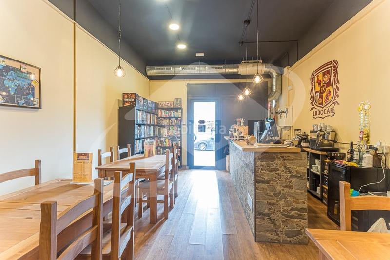 Foto e1a7bb53-7d02-4631-b9a5-95b2a1ca0f33. Alquiler local comercial traspaso barcafetería en eix macià en Sabadell