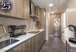 Appartement à Creu de Barberà. Amplia vivienda reformada con gran balcón en finca joven con zon