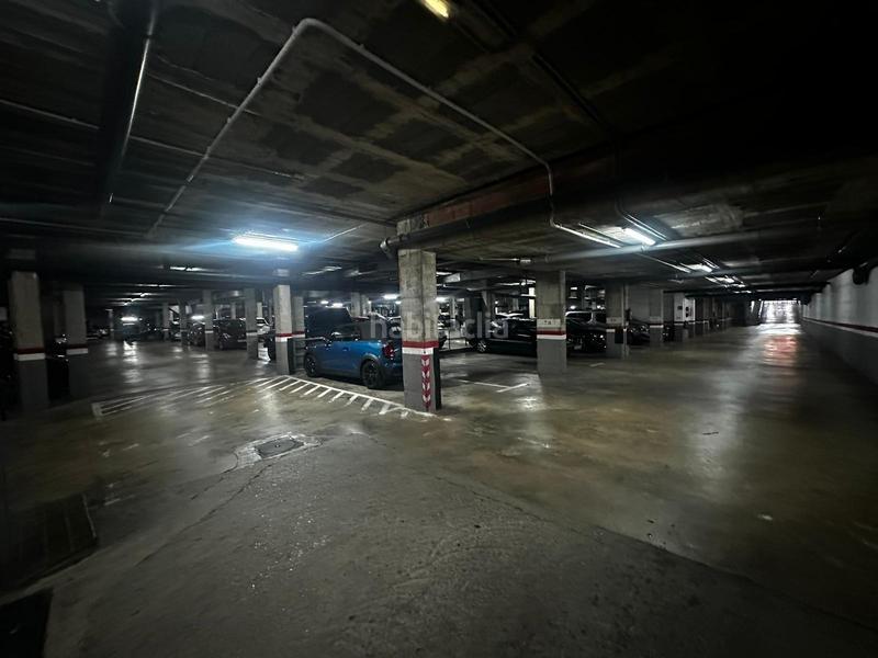 Foto 11690666-396c-4d1d-91bc-a51161ef9eff. Parking voiture dans Centre-Eixample-Can Llobet Barberà del Vallès