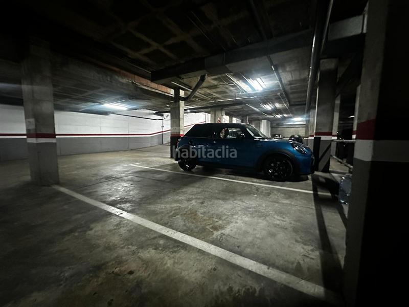 Foto eb30a4a2-8183-4619-86fb-d6fabb0ab121. Parking voiture dans Centre-Eixample-Can Llobet Barberà del Vallès