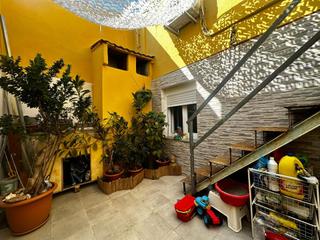 Attique à Barri Antic. Amplio y luminoso ático con terraza en barberà del vallès