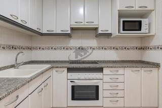 Piso en Badia del Vallès. Céntrica y soleada vivienda con ascensor y balcón