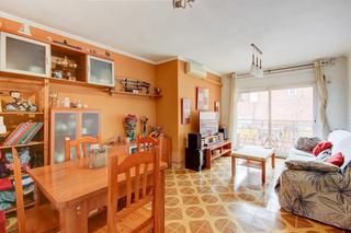 Ático en Centre-Eixample-Can Llobet. Ático con balcón orientado sur