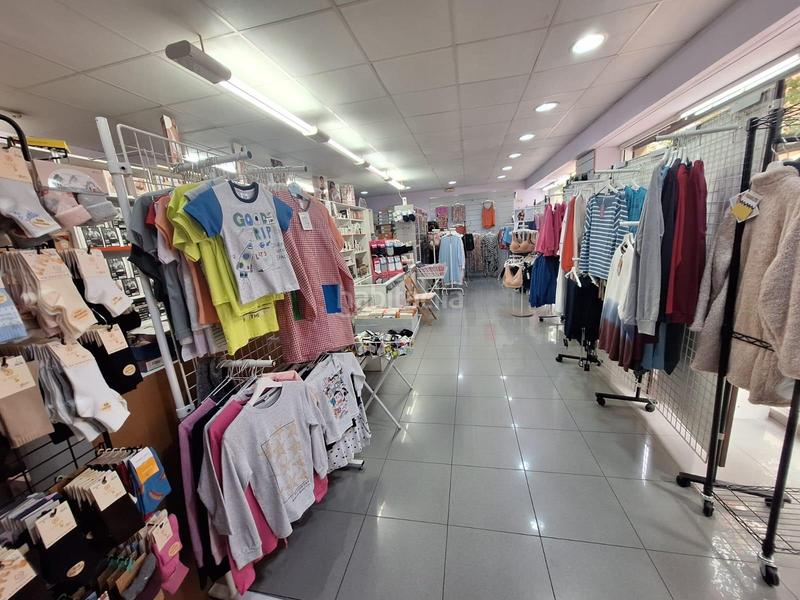 Foto f52eed90-9c5a-4804-b239-b9b035380940. Traspaso local comercial traspaso de merceria en pleno centro en Castellar del Vallès