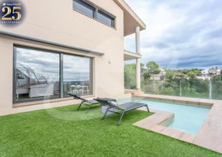 Casa en Can Font-Ca n'Avellaneda. Chalet de lujo a 4 vientos con piscina salina y vistas panorámic