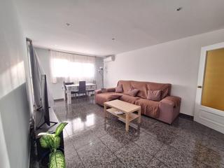 Appartement dans Badia del Valls. Amplio piso con magnificas vistas.