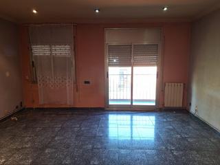 Flat in Can Puiggener. Piso de habitaciones