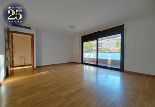 Pis a Centre. Piso en el centro de sabadell con balcn y plaza de parking