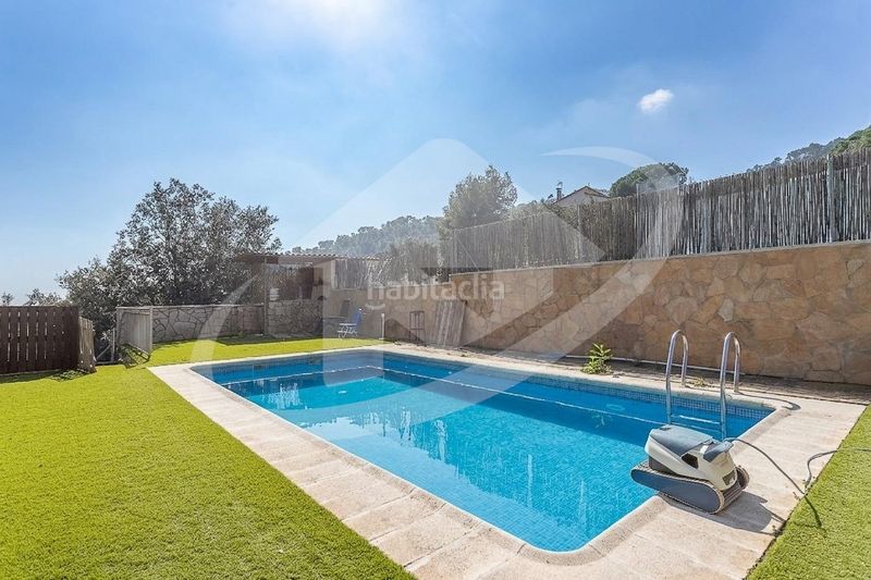 Foto b0df56bd-de8d-49a1-a1a9-02a9d2d78091. Casa amb calefacció piscina a El Racó-Sant Feliu del Racó Castellar del Vallès