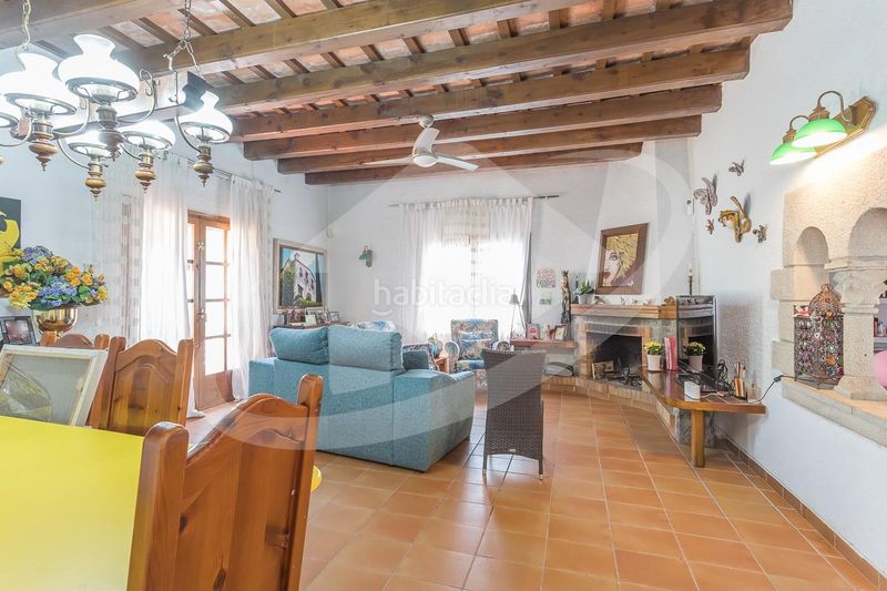 Foto 00b8e9d6-44de-415e-8ea7-6cc92f8f8a3a. Casa amb calefacció aparcament a Airesol Castellar del Vallès