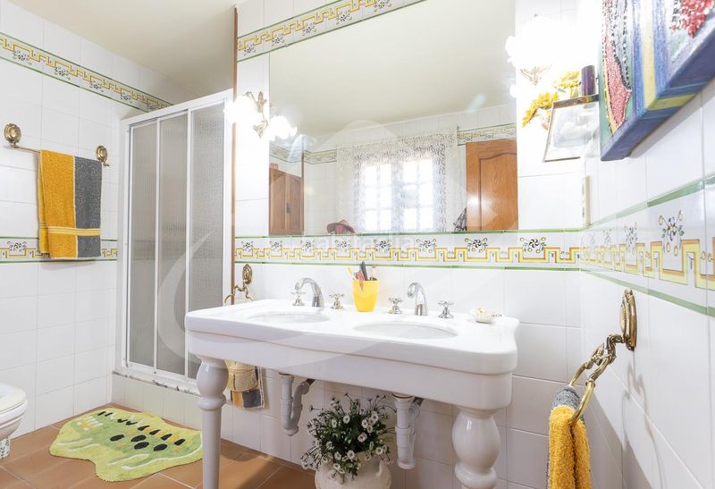Foto a5b3e734-07f2-47b7-bf9f-435a330f3e1c. Casa amb calefacció aparcament a Airesol Castellar del Vallès