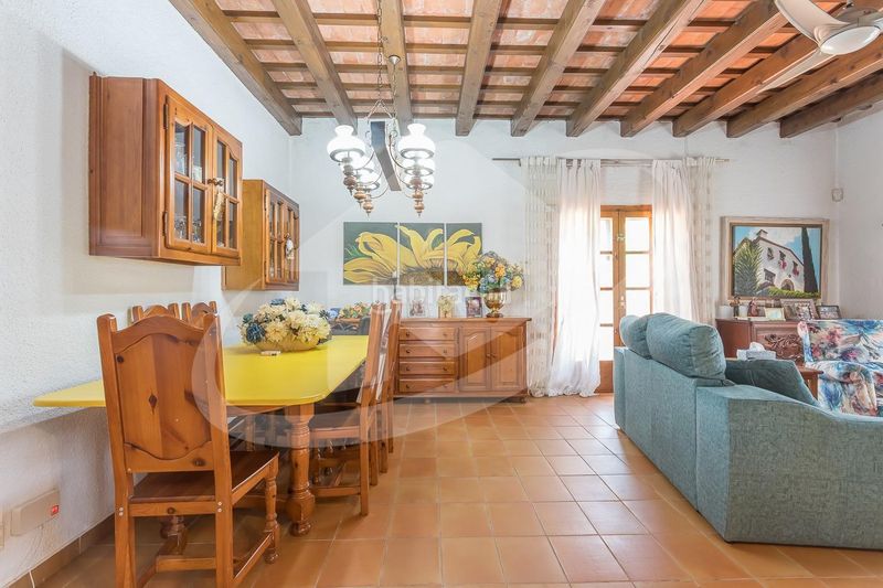Foto bda50dcf-c1b5-4109-96a0-0ce6499a3106. Casa amb calefacció aparcament a Airesol Castellar del Vallès
