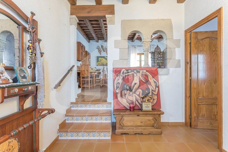 Foto d86cfe6a-f81a-4272-8106-10776e49b657. Casa amb calefacció aparcament a Airesol Castellar del Vallès