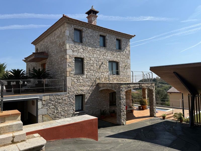 Foto 1c48daeb-4f00-41c7-925d-94555e2a7cb6. Casa amb aparcament piscina a Eixample - Can Bogunyà Castellar del Vallès