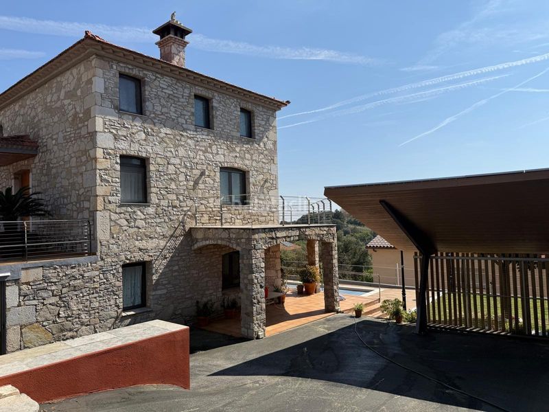 Foto 395215d7-9fe9-4091-b677-795373793850. Casa amb aparcament piscina a Eixample - Can Bogunyà Castellar del Vallès