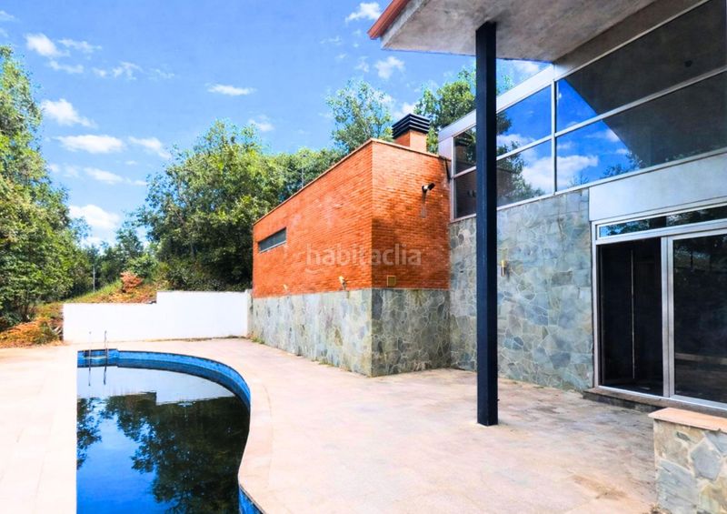 Foto f34b25e4-43a4-4663-b4ca-dd8f3b2f8c81. Masia amb aparcament piscina a Matadepera
