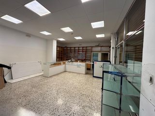 Rent Business premise  Vía aurèlia. Local de alquiler a un paso de eix macià