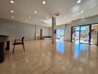 Local commercial dans Ca n�Esteper-Can Gorgs-Can Gorgs II. Amplio local en la zona de can llobet