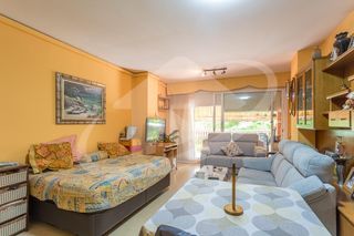 Etagenwohnung  De les tres torres. Piso con balcón en sabadell cerca de transporte público