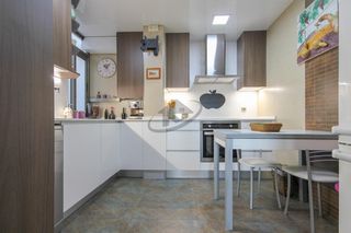 Etagenwohnung in Barri Antic. Amplio piso con vistas despejadas, reformado con balcón y ascens