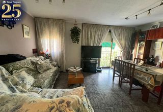 Etagenwohnung in La Roureda. Luminoso piso reformado en la roureda con ascensor y acceso adap