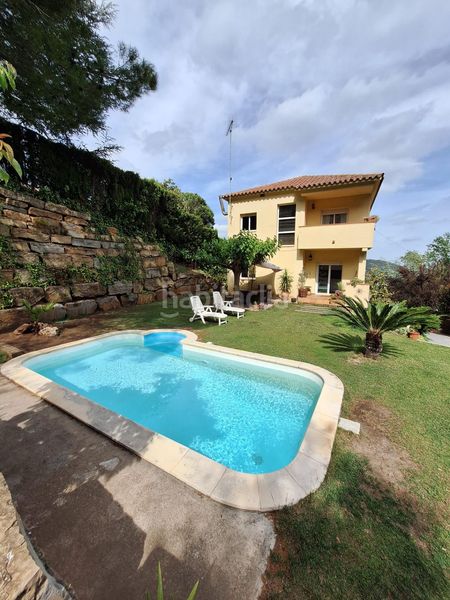 Foto a8b6c323-9a4c-4935-9b05-6e670c956042. Casa amb calefacció aparcament piscina a El Racó-Sant Feliu del Racó Castellar del Vallès