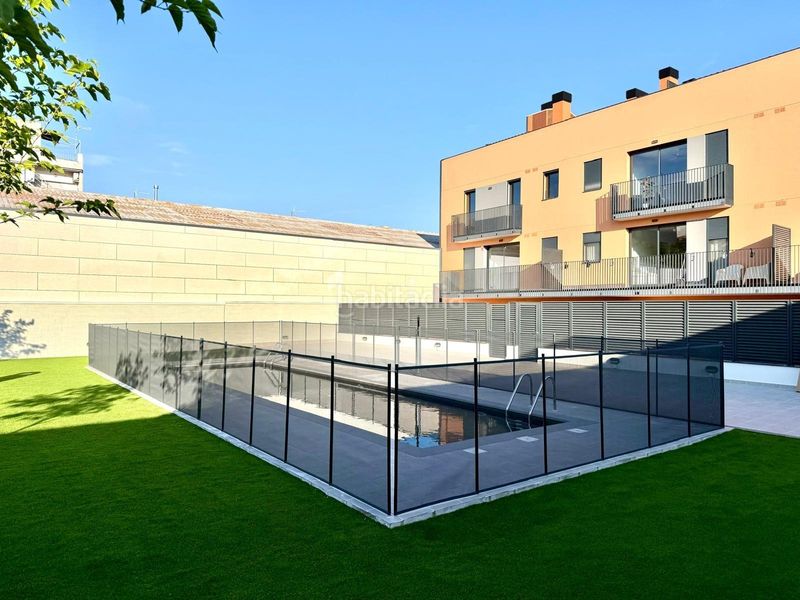 Foto fa0fde7e-3fe9-4cc3-886e-eeede3217b6d. Planta baixa amb calefacció aparcament piscina a Sabadell